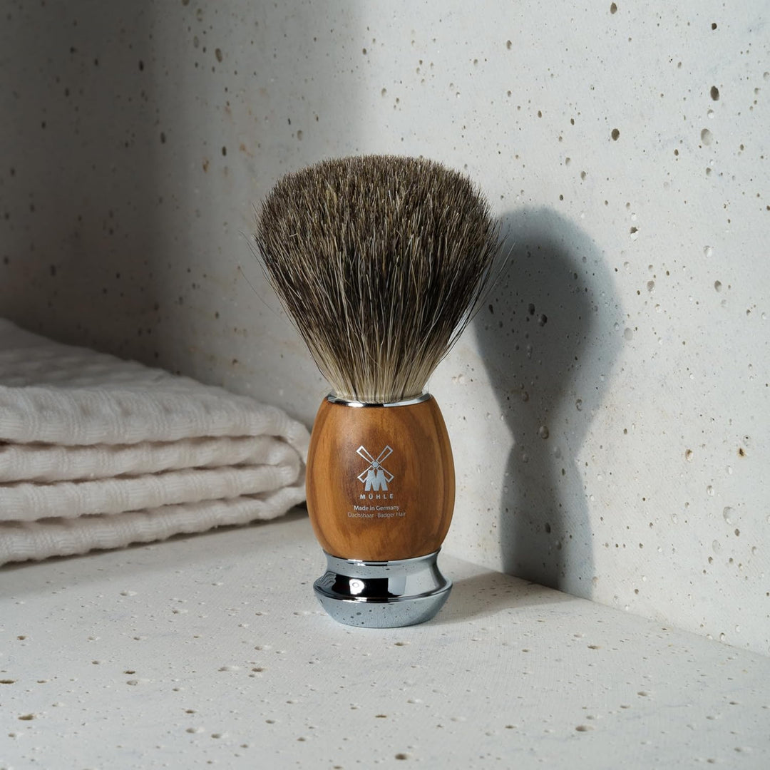 MÜHLE Vivo Rasierpinsel - Rasurpinsel aus reinem Dachshaar - Griff aus edlem Olivenholz und verchrom