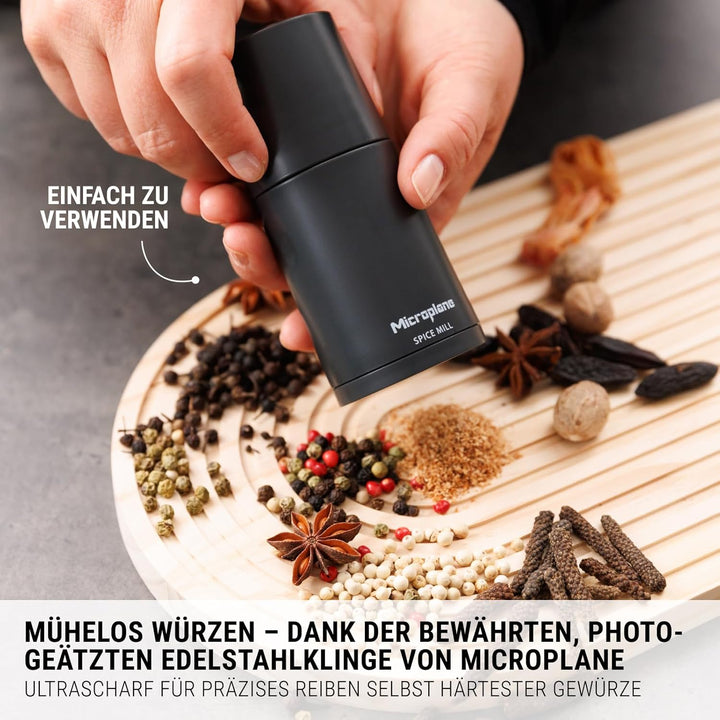 Microplane Gewürzmühle 2in1 – Anthrazit Grau | Manuelle Mühle mit rasiermesserscharfer Edelstahlklin