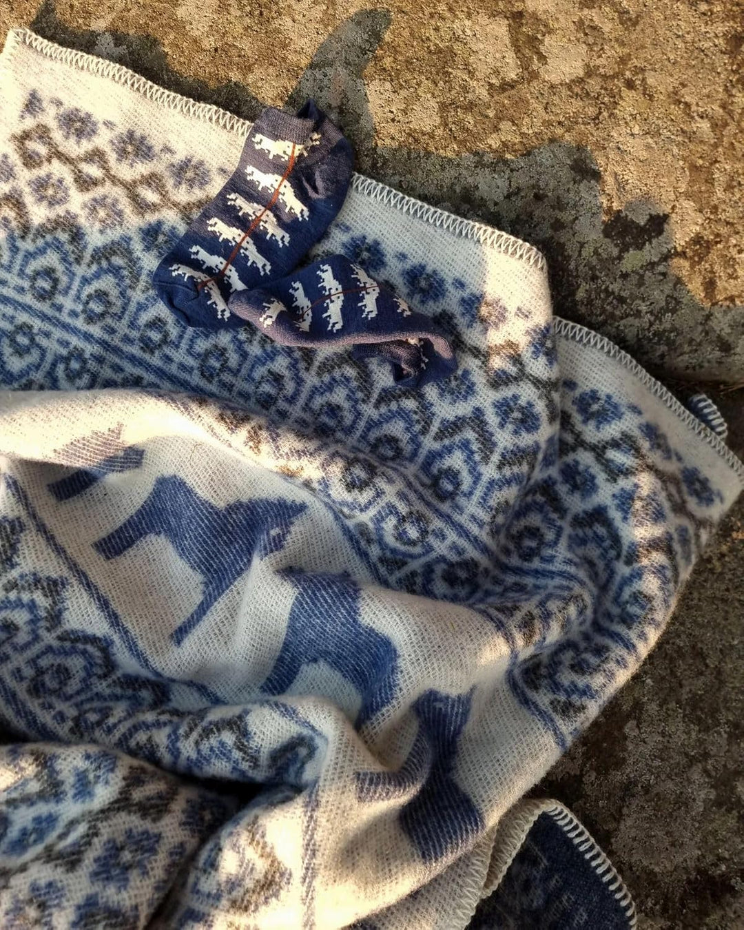 ÖJBRO VANTFABRIK "Dalarna Blå gewebte Wolldecke 90x130 cm Natur/blau/schwarz 100% Merinowolle Strick
