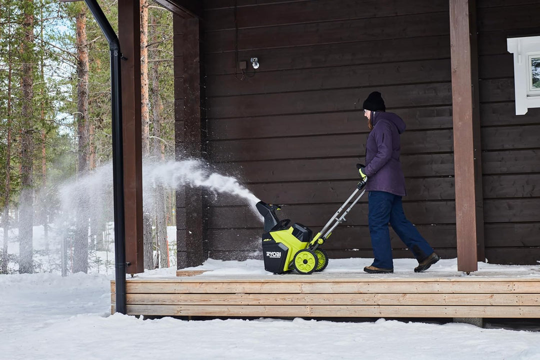 RYOBI 18 V ONE+ Akku-Schneefräse RY18STX45A-240, 45 cm Räumbreite, inkl. 2 x 4,0 Ah Akku und 2,0 A L