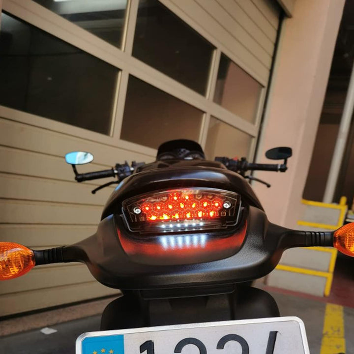 1 STÜCK Rauchlinse Universal Motorrad Bremse Hinten Licht 21 LED Motorrad Nummernschild Rücklicht Fü