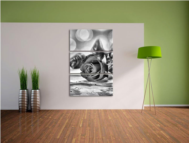 Pixxprint Rose auf Holztisch als Leinwandbild/Grösse: 3 Teilig (120x80) cm/Wandbild/Kunstdruck/ferti