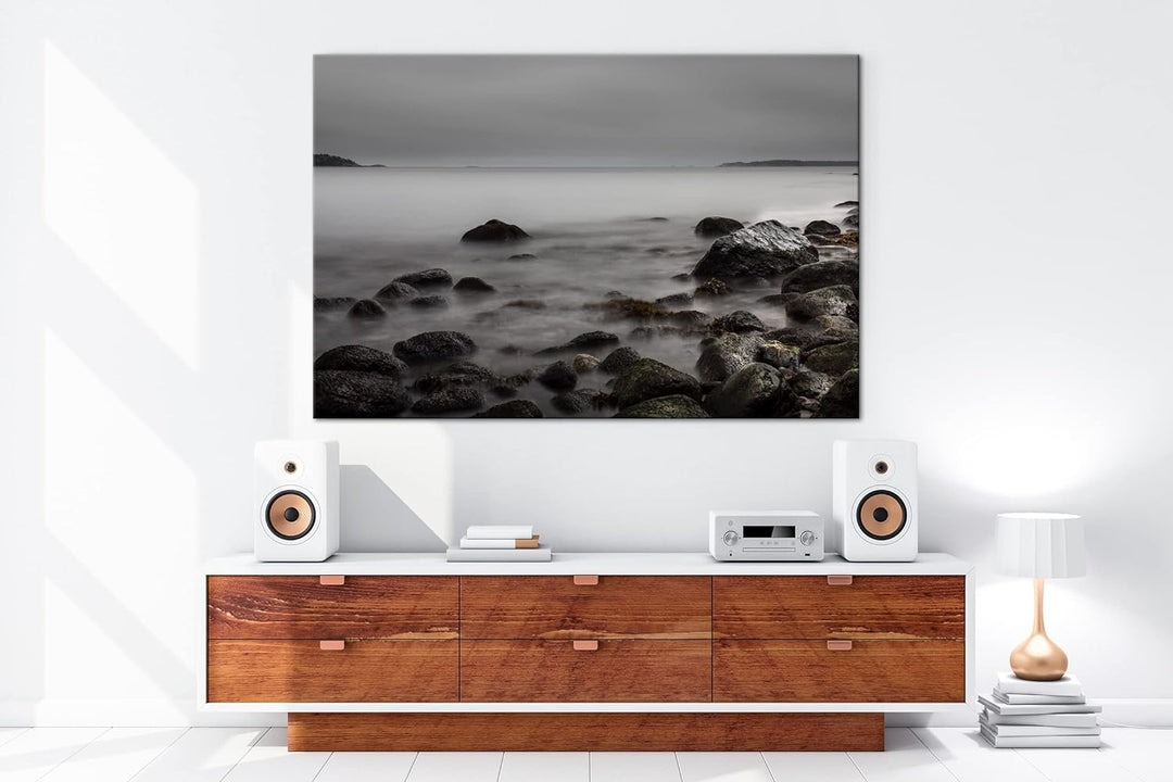 deyoli geheimnisvoller Kiesstrand in Schweden im Format: 60x40 als Leinwandbild, Motiv fertig gerahm