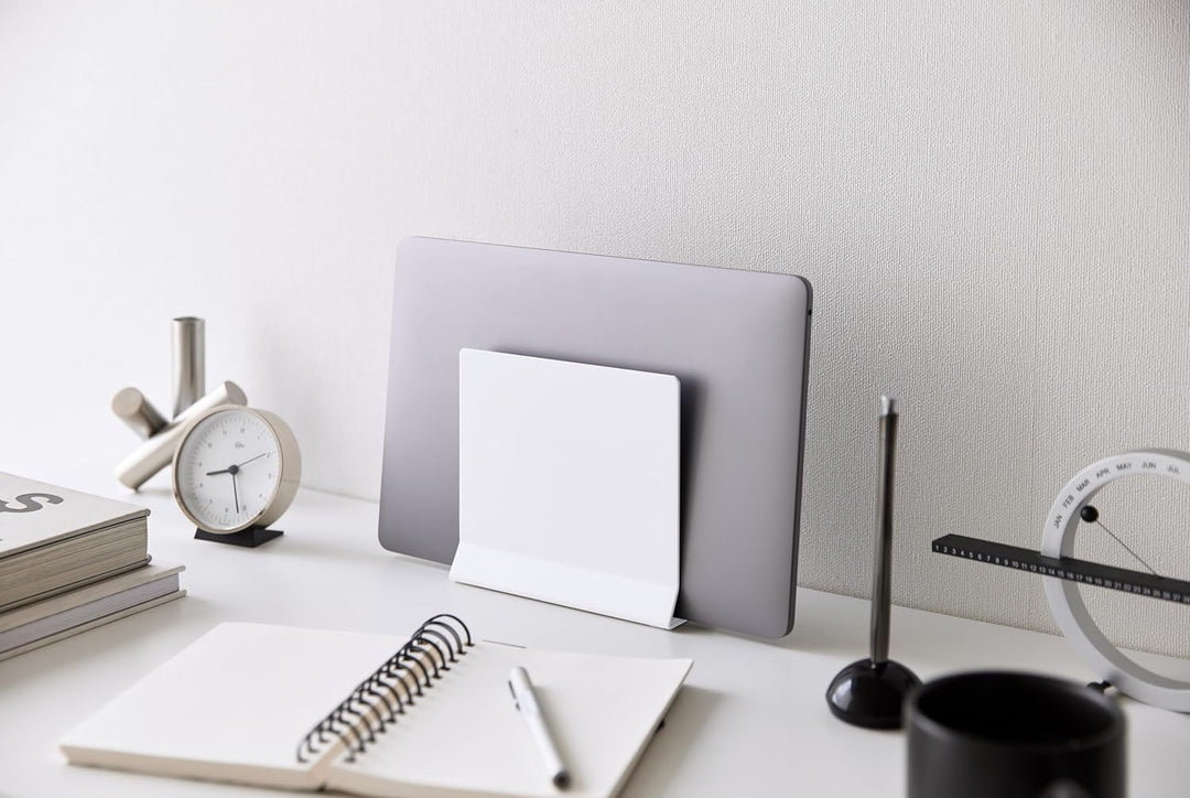 Yamazaki 4498 Tower Schlanker Laptop-Ständer, weiss, Stahl/Silikon/Polypropylen, Minimalistisches De