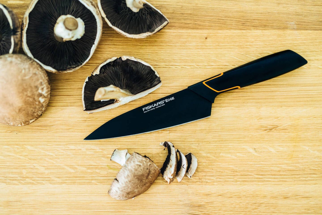 Fiskars Kochmesser, Modernes Design, Gesamtlänge: 27 cm, Qualitätsstahl/Kunststoff, Edge, 1003095 15