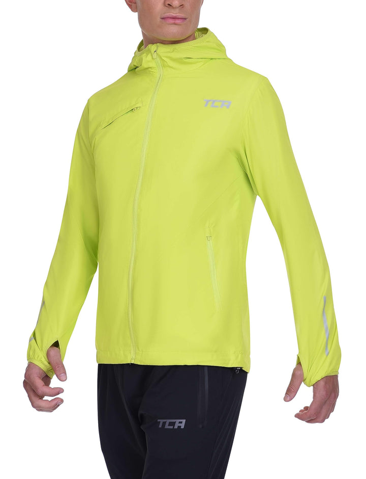 TCA Herren Lauf-Softshelljacke. Reflektierende atmungsaktive Packable-Jacke mit Reissverschlusstasch
