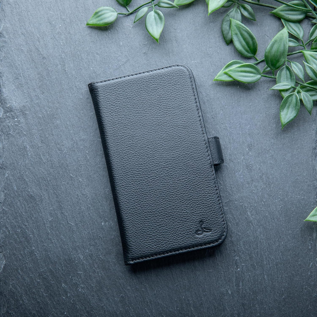 Snakehive Lederhülle für iPhone SE 2020 – Klapphülle mit Kartenfächern & Standfunktion (Geflecktes S