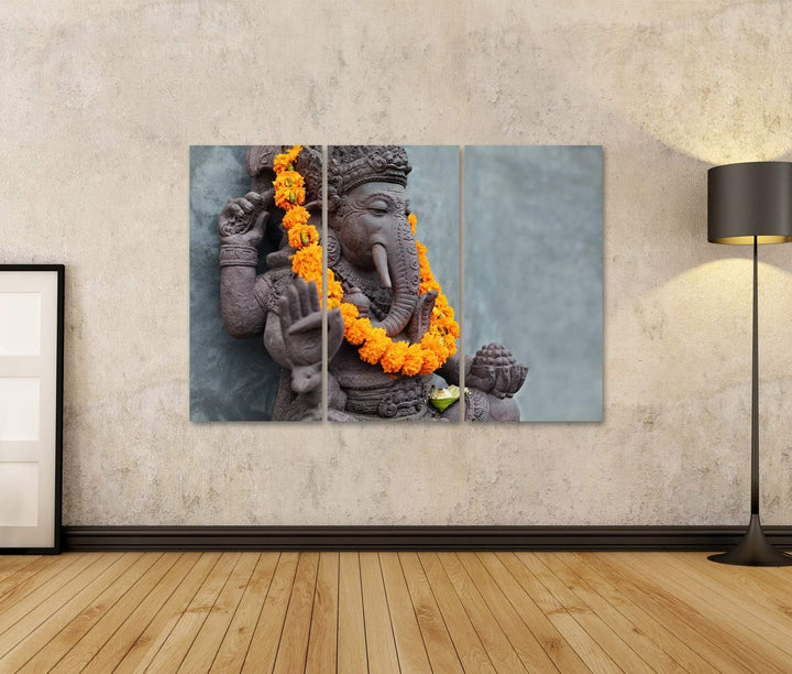 Bild Bilder auf Leinwand Ganesha mit balinesischen Barong-Masken, die auf der Vorderseite des Tempel