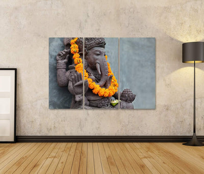 Bild Bilder auf Leinwand Ganesha mit balinesischen Barong-Masken, die auf der Vorderseite des Tempel