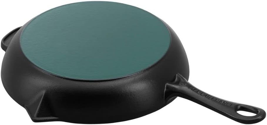 STAUB Bratpfanne aus Gusseisen, 26 cm, mit Ausgiesser, für alle Herdarten geeignet, Schwarz, 48.2 x
