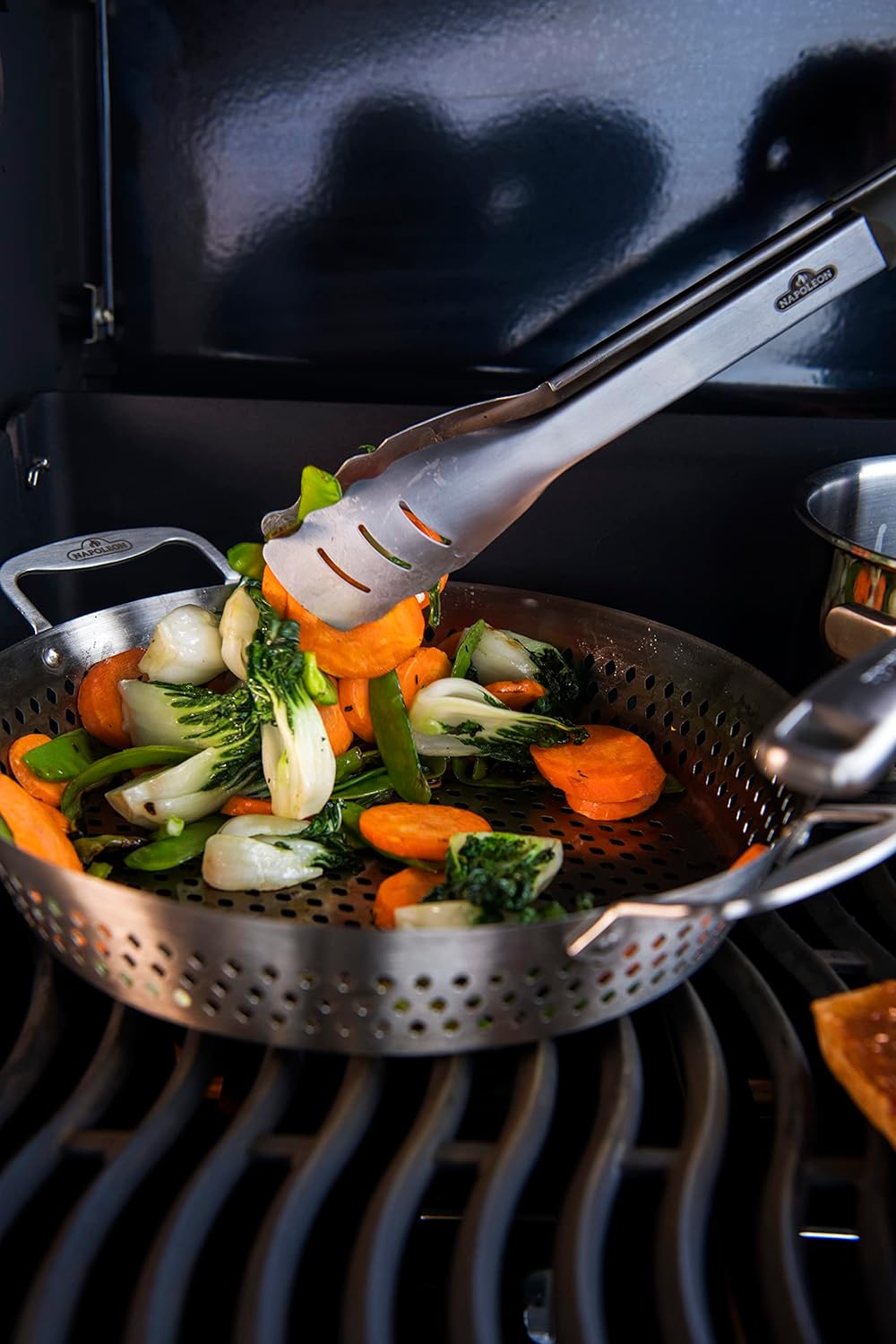 Napoleon Perforierter Edelstahl-Grill-Wok, Grillzubehör, Premium-Edelstahl, perforiertes Design ermö
