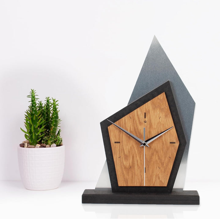 Kreative Feder Designer-Standuhr „Mountain Range“ aus Holz - Tischuhr in modernem Metallic-Look schw