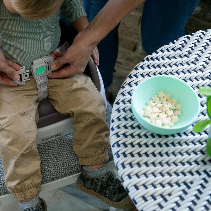 Ingenuity Sitzerhöhung Stuhl, Essen und Fütterung Sitz für Kleinkinder, Boostersitz mit Dreipunktgur