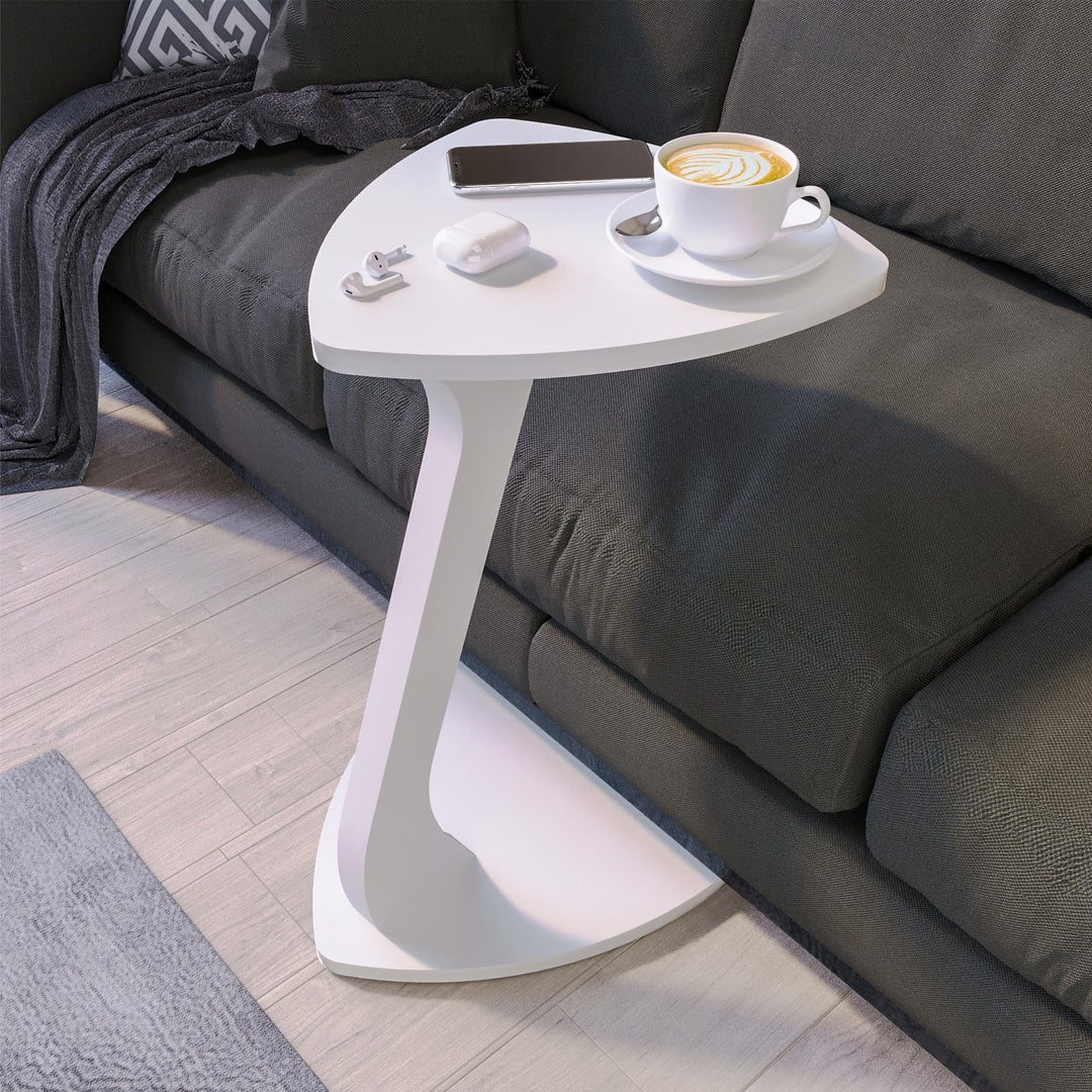 Beistelltisch Couch, Kleiner Beistelltisch C-Form, Sofatisch in stylischem Weiss, Kleiner Couchtisch