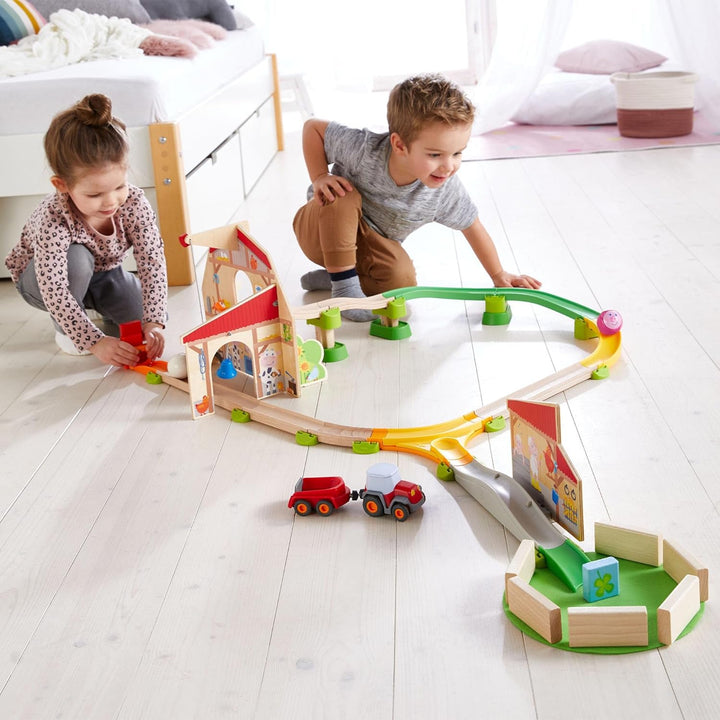 HABA 305397 - Kullerbü – Sound-Spielbahn Bauernhof, Kugelbahn aus Holz mit Spielkulissen, Traktor, K