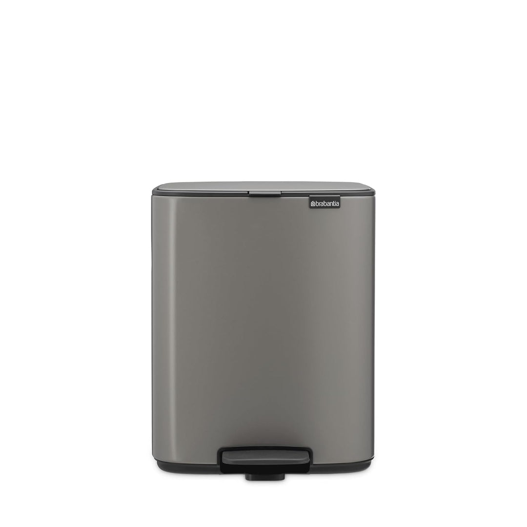 Brabantia Bo Treteimer 12 L (platin), platzsparender Mini Mülleimer mit Soft-Close-Funktion und leic