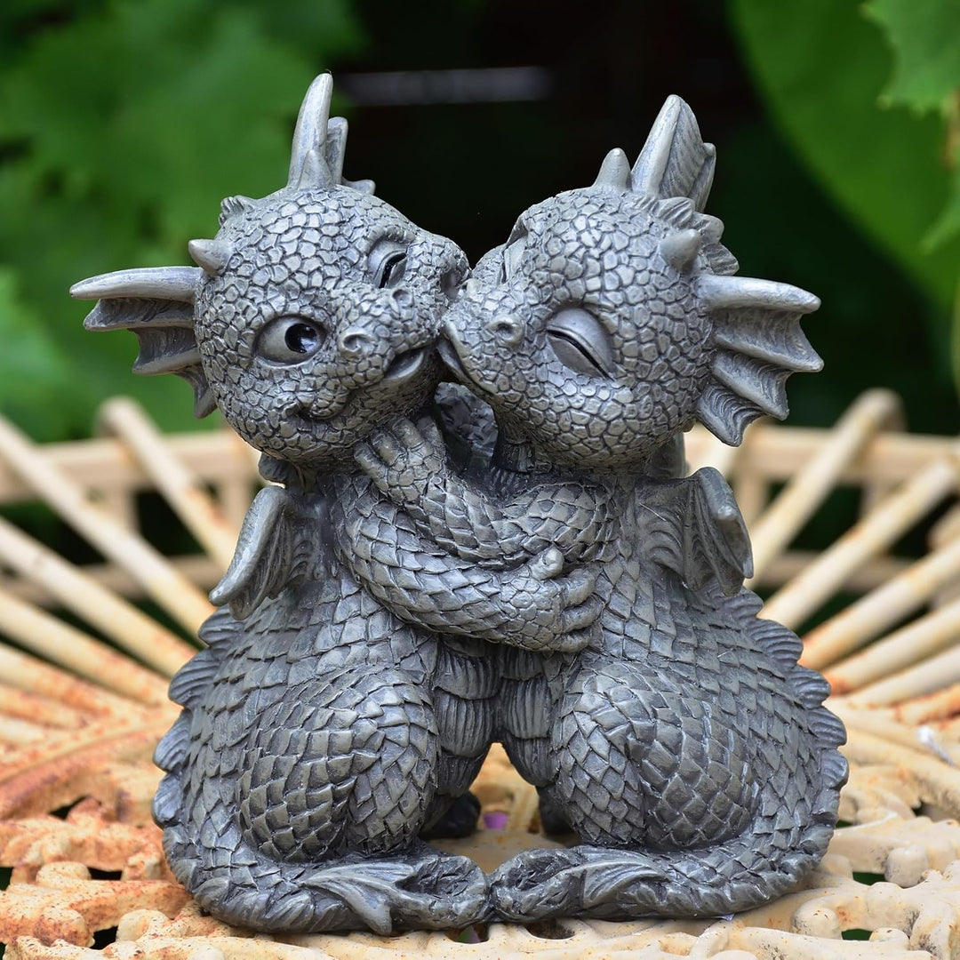 MystiCalls by Mayer Chess Gartenfigur Gartendrache - Modell Loves klein - Fantasy Figur Deko Drache