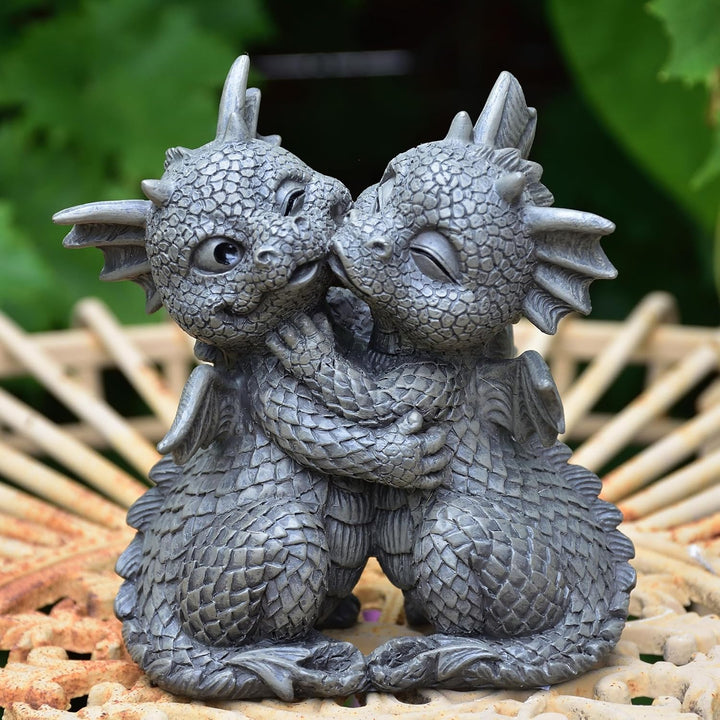 MystiCalls by Mayer Chess Gartenfigur Gartendrache - Modell Loves klein - Fantasy Figur Deko Drache