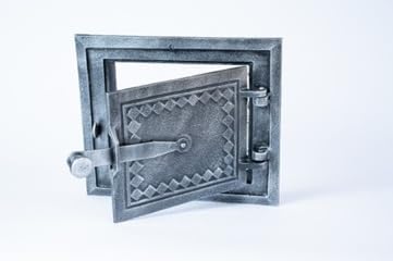 Gusseiserne Ofentür mit Riegel - 25,2 x 21,5 cm – Brotofentür - Pizzaofentür - Steinofentür - Kamino