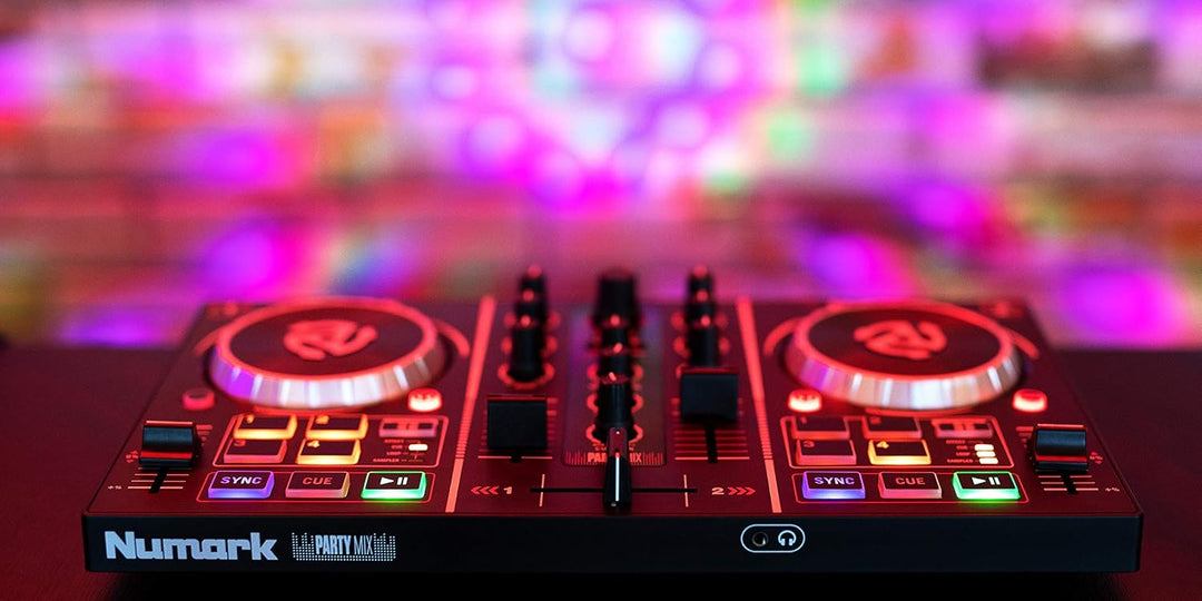 Numark Party Mix - der ursprüngliche 2-Kanal Plug und Play DJ Controller für Serato DJ Lite mit eing
