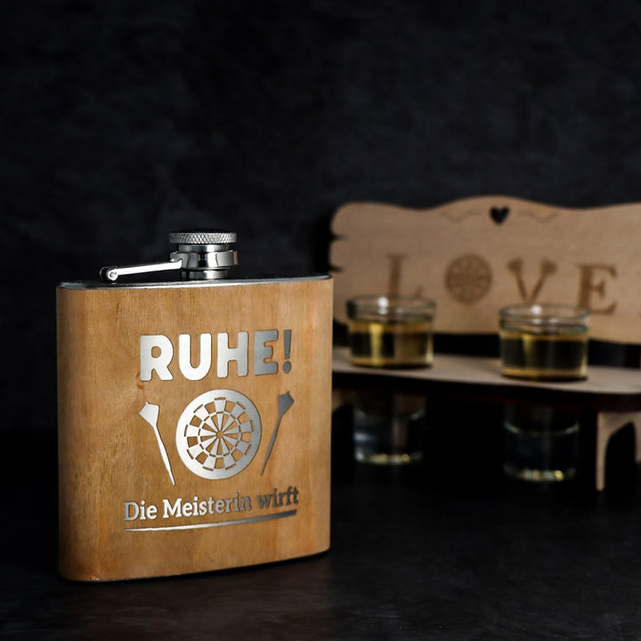 Spruchreif | Flachmann aus Edelstahl mit Gravur | Flachmann aus Holz | Geschenkidee Darts | Outdoor