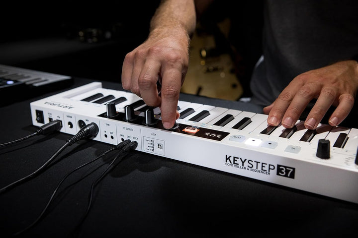 Arturia - Keystep 37- Kreativer MIDI-Controller, Sequenzer, Arpeggiator und Akkord-Generator -37-Not