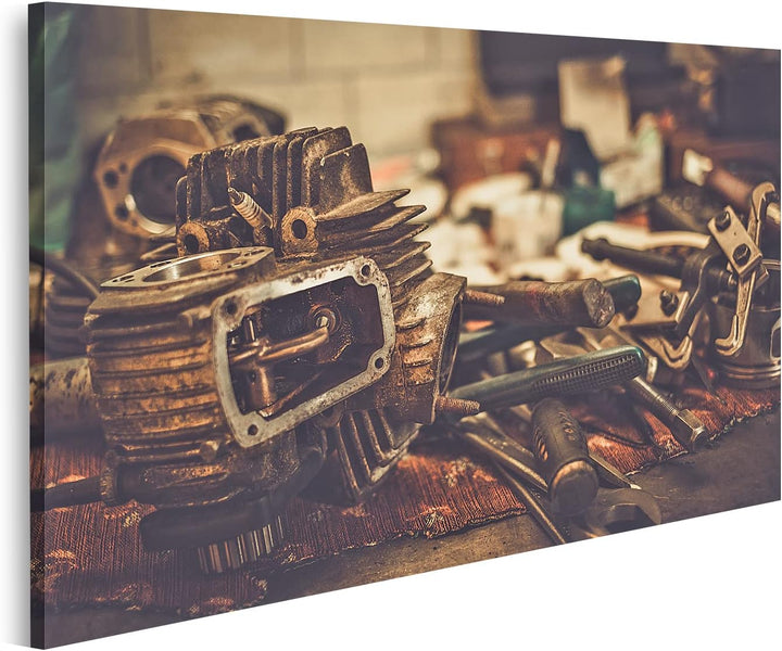 Bild auf Leinwand EIN Teil Der Motorrad Motor Auf Einem Tisch In Der Werkstatt Wandbild Poster Kunst