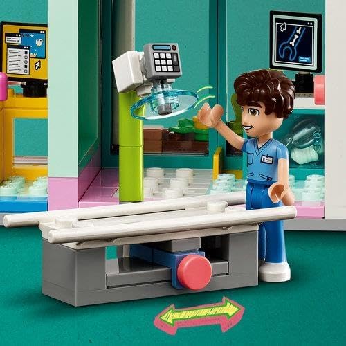 Lego Friends Heartlake City Krankenhaus, Set mit Spielzeug-Hubschrauber und Figuren inkl. Autumn und