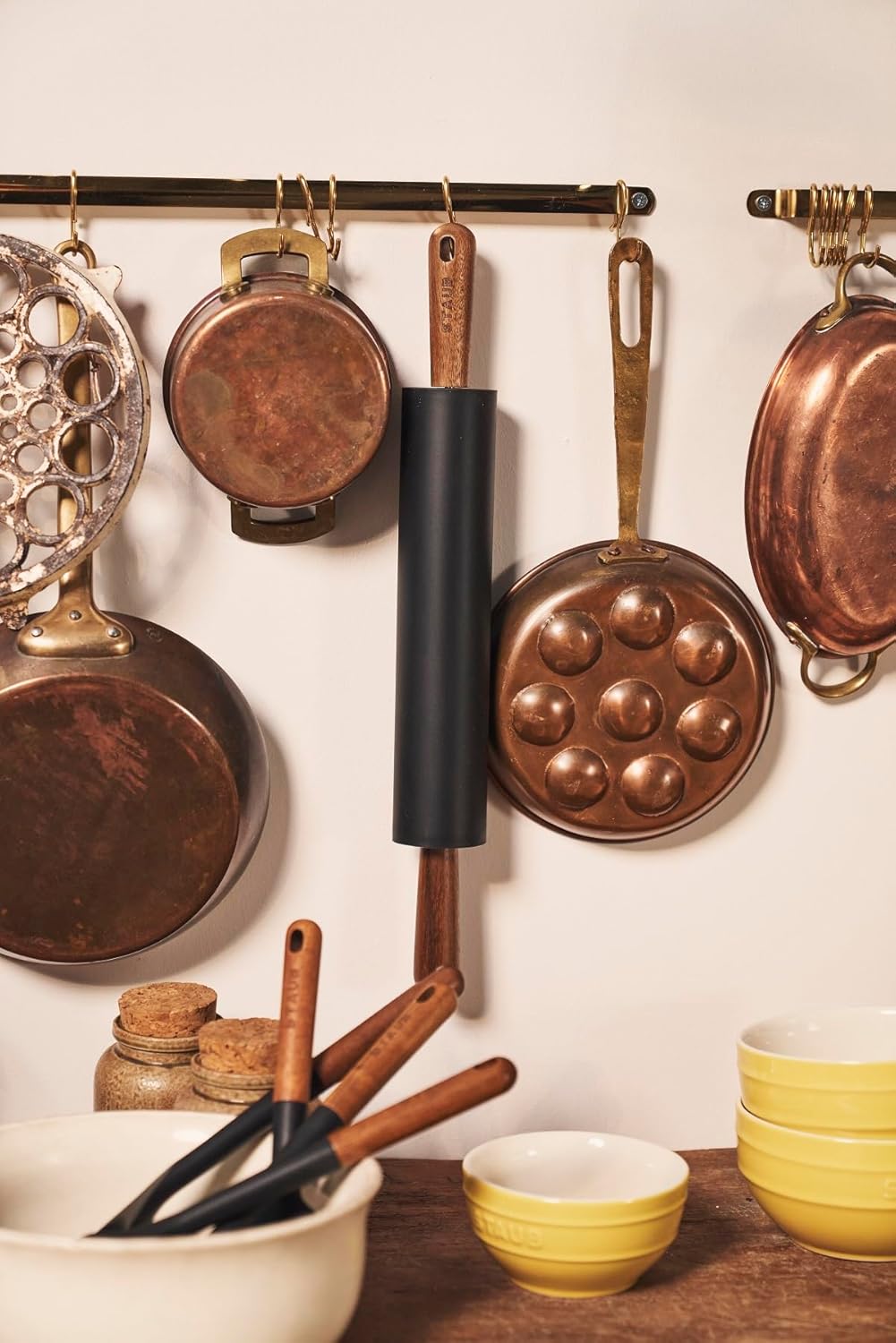 STAUB Teigroller, Nudelholz, Länge: 45 cm, Rollbreite: 26 cm, Schwarzes BPA-freies Silikon und Akazi