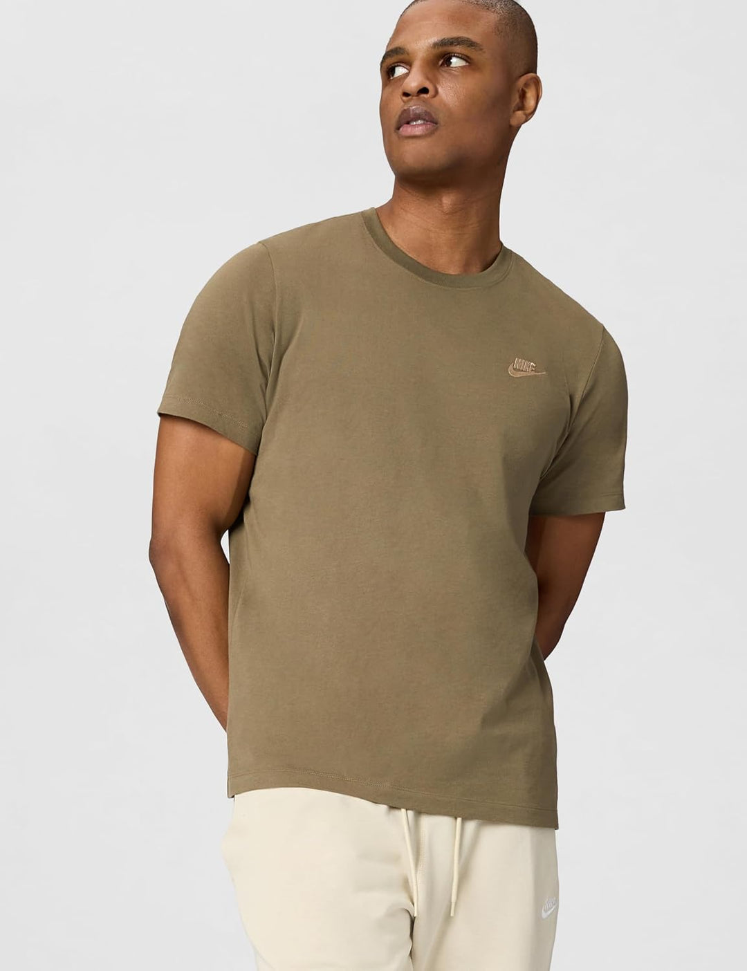 Nike Herren Sportswear Club T-Shirt S Medium Olive/Parachute Beige, S Medium Olive/Parachute Beige