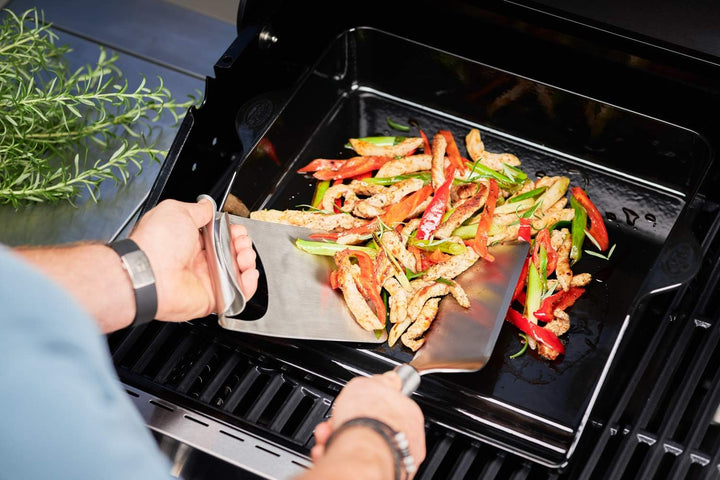 RÖSLE Plancha-Grillplatte, Hochwertige Grillplatte aus porzellanemailliertem Gusseisen für Fleisch,
