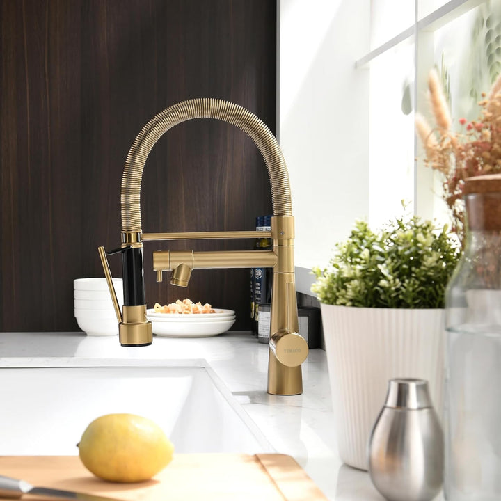 TIMACO Wasserhahn Küche Gebürstetes Gold mit Schloss Brause Ausziehbar - 360° Schwenkbare- Pull-Down