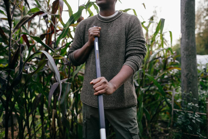 Fiskars Krümmer mit 3 Zinken, Für optimale Beetvorbereitung und -pflege, Länge: 172 cm, Breite: 14,8