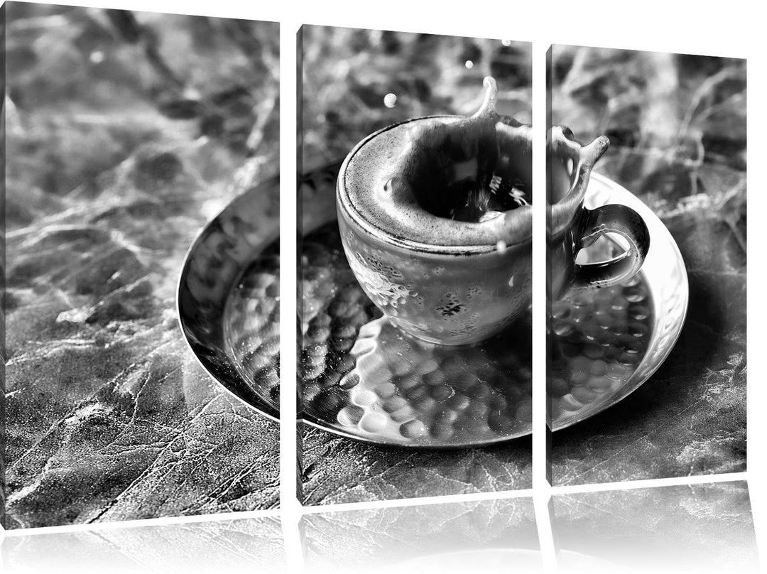 Pixxprint Kaffee spritzt aus Tasse als Leinwandbild/Grösse: 3 Teilig (120x80) cm/Wandbild/Kunstdruck