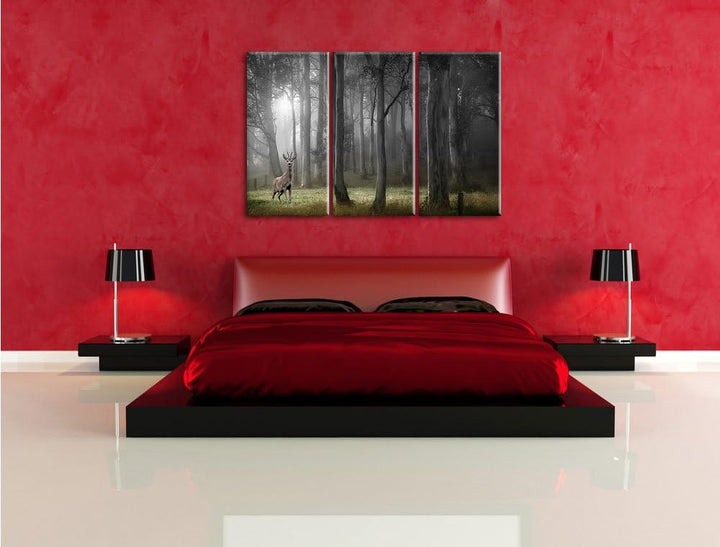 Pixxprint Einsamer Hirsch im tiefen Wald B&W Detail 3-Teiler Leinwandbild 120x80 Bild auf Leinwand