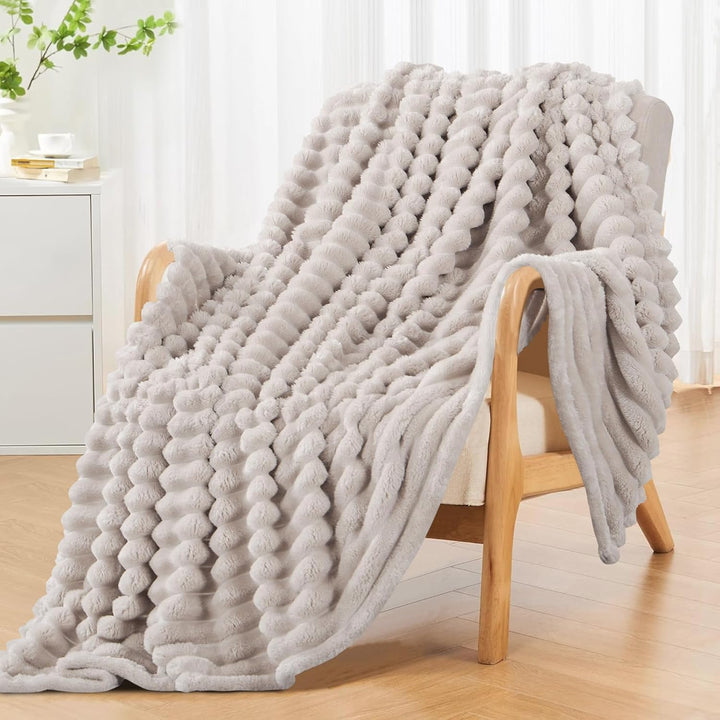 RUIKASI Kuscheldecke Flauschig Decke Beige - 150x200cm Fleecedecke Sofadecke Couchdecke für Wohnzimm