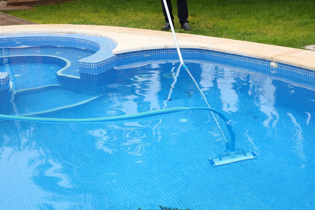 SIQUA Aluminium-Poolreiniger mit Vier Rädern und Schleppbürste, Anschluss an Ø38 mm Saugschlauch, Lä
