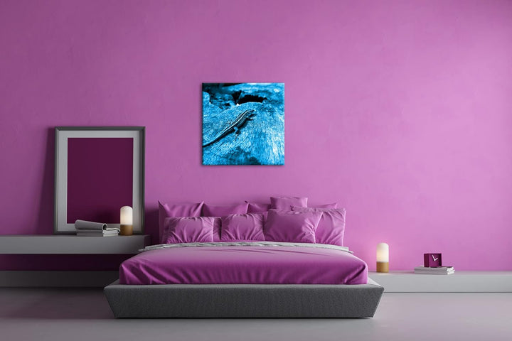 deyoli winzige Eidechse auf einem Baumstamm Format: 70x70 Effekt: Monocrome Blau als Leinwandbild, M