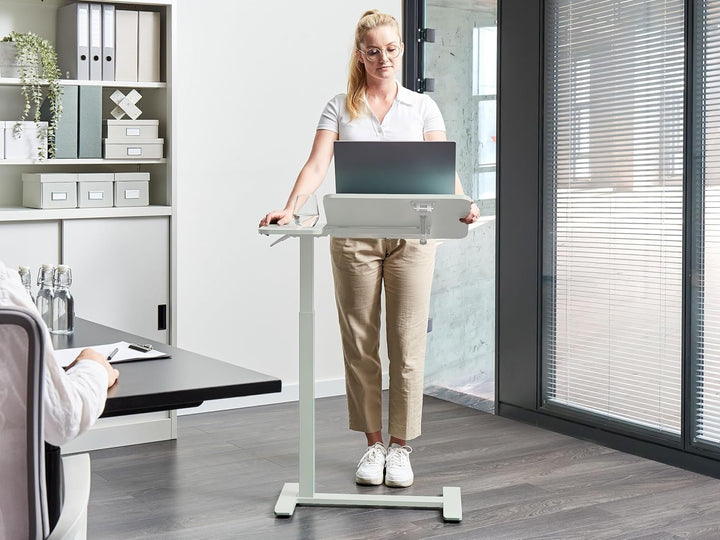 Beliani Laptoptisch höhenverstellbar 70 x 40 cm hellgrün modern Homeoffice Büro Schola