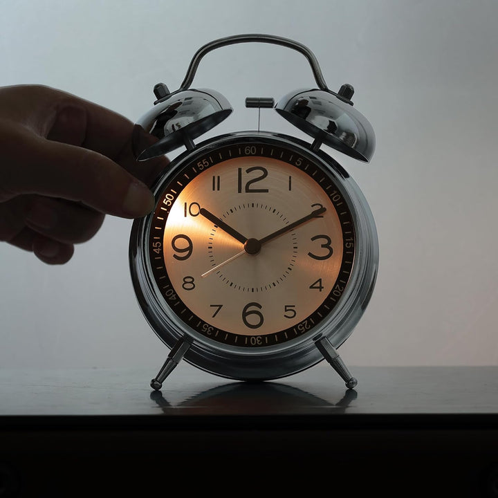 Lafocuse Doppelglockenwecker 16cm Analog Ohne Ticken, Metall Silber Wecker mit Grosses Zifferblatt,