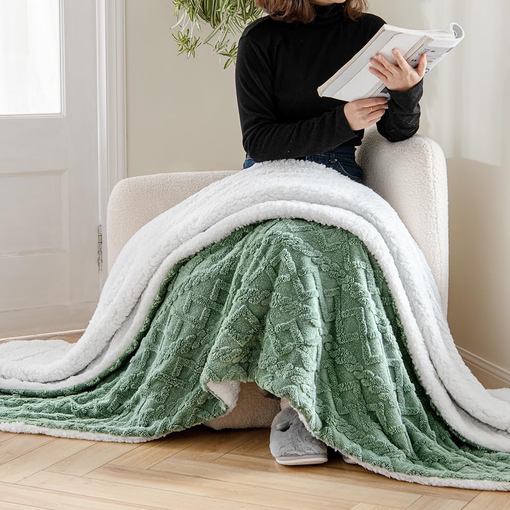 MIULEE Kuscheldecke Decke Sofa Wohndecke 130x150 cm Lammdecke Bettdecke Gestreifte Flauschige Weiche