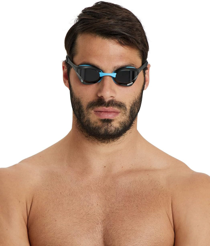 ARENA Herren Cobra Ultra Swipe Brillen (1er Pack) NS Dark_Smoke,Black,Blue, NS Dark_Smoke,Black,Blue