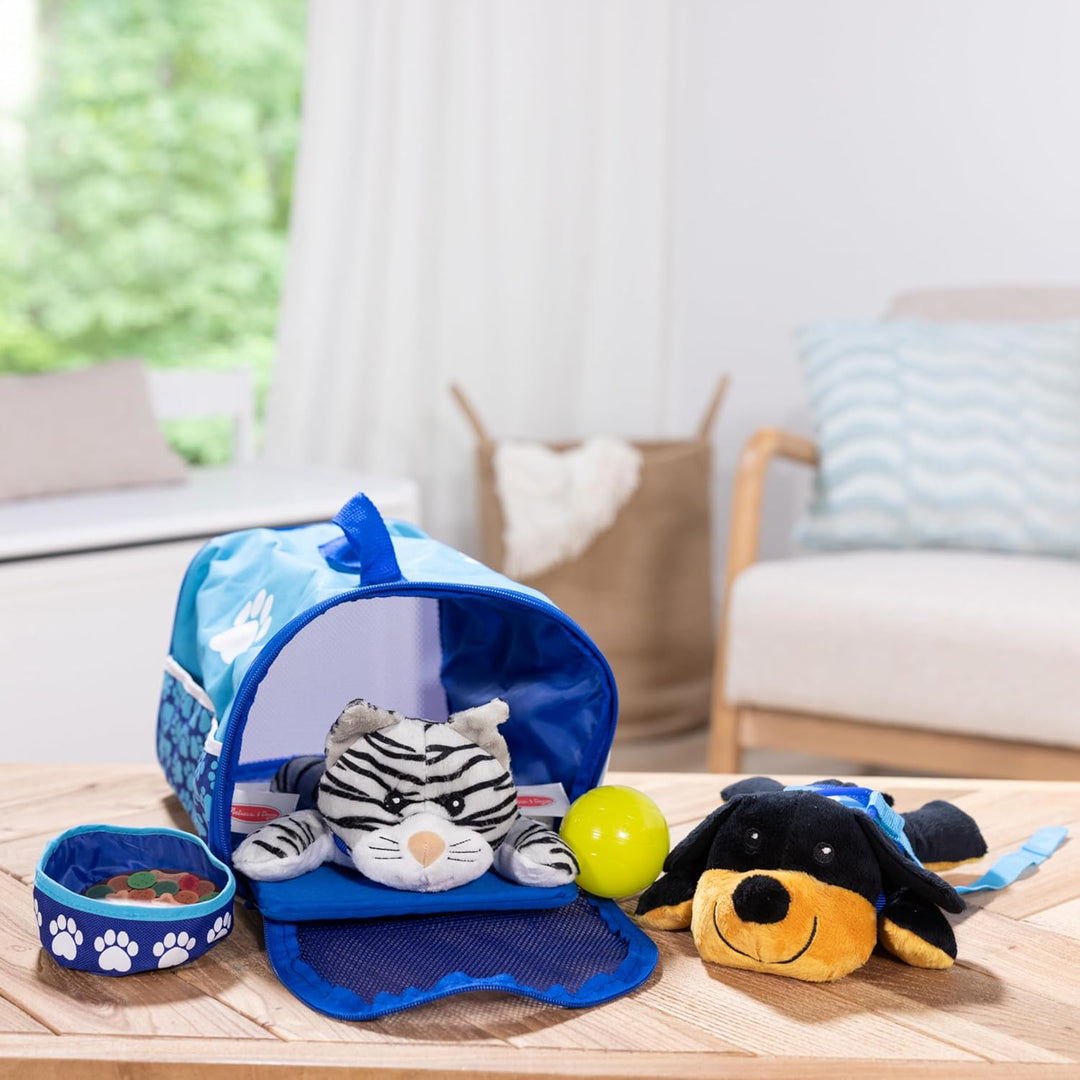 Melissa & Doug Tote & Tour Pet Travel Play Set , Pretend Play , Play Set , 3+ , Gift for Boy or Girl