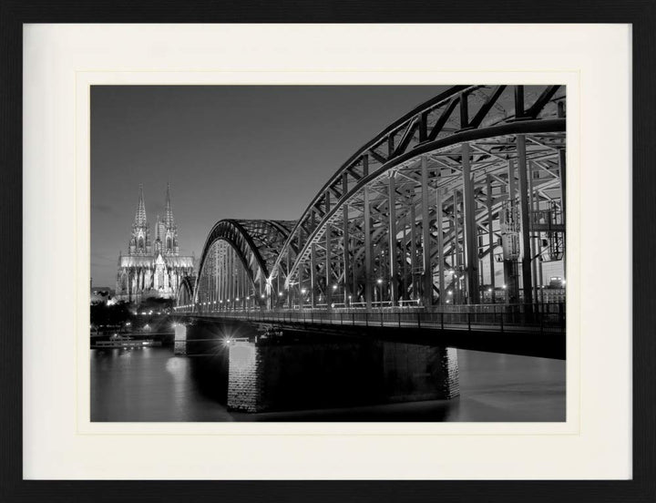 1art1 Köln Poster Hohenzollernbrücke Und Kölner Dom Bei Nacht S/W Gerahmtes Bild Mit Edlem Passepart