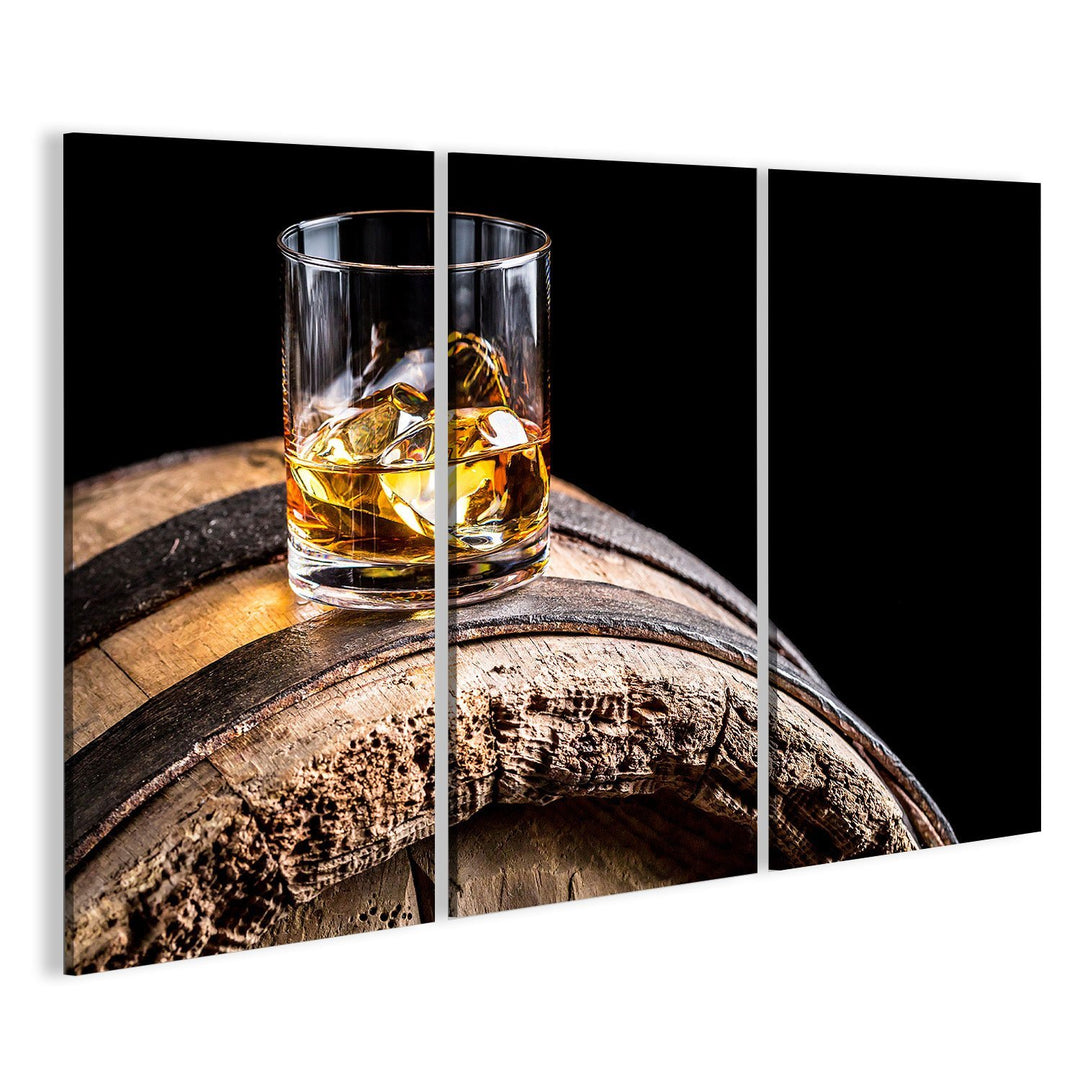 islandburner Bild auf Leinwand Glas Whisky Mit Eis Auf Alten Holzfass Bilder Wandbilder Poster Leinw