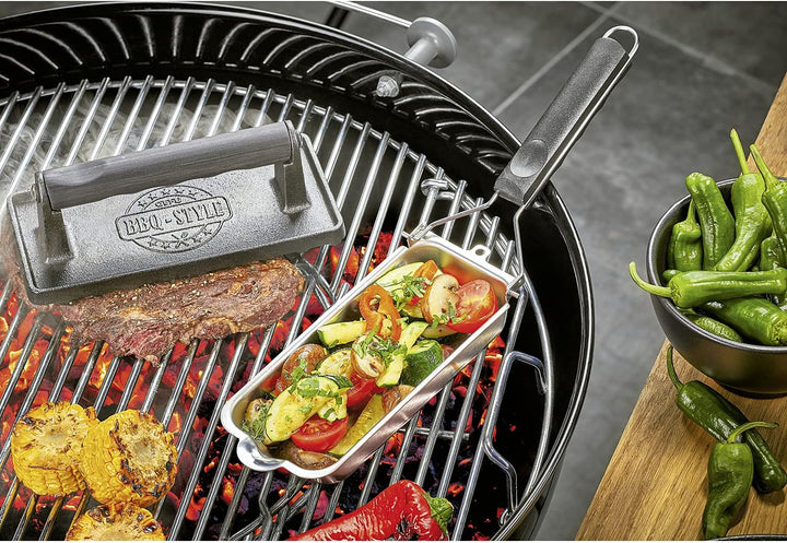 GEFU Grillpfännchen BBQ – wiederverwendbare Mini-Pfanne aus Edelstahl für den Grill, mit Ausguss & S