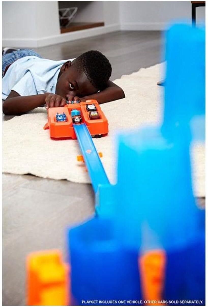 Hot Wheels GCF91 - Track Builder Fässer-Stunt Box und Starter, Spielzeug Autorennbahn ab 6 Jahren TR