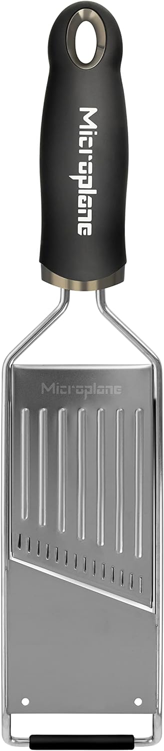 Microplane Profi Julienne Gemüsehobel für Kartoffel, Apfel, Karotte, Zucchini und Rotkohl in Schwarz