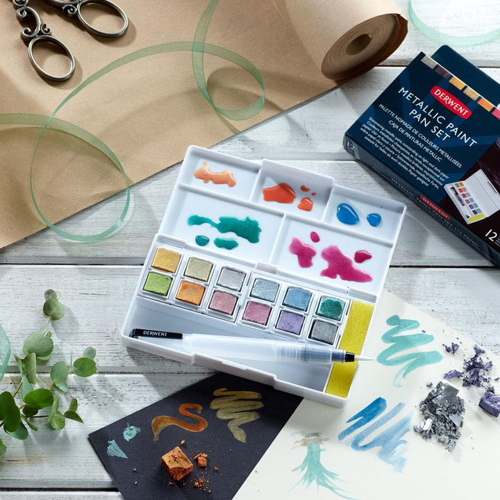 Derwent Inktense Metallic Paint Travel Set Palette, Tragbare Palette mit 12 Farben, Wassertankpinsel