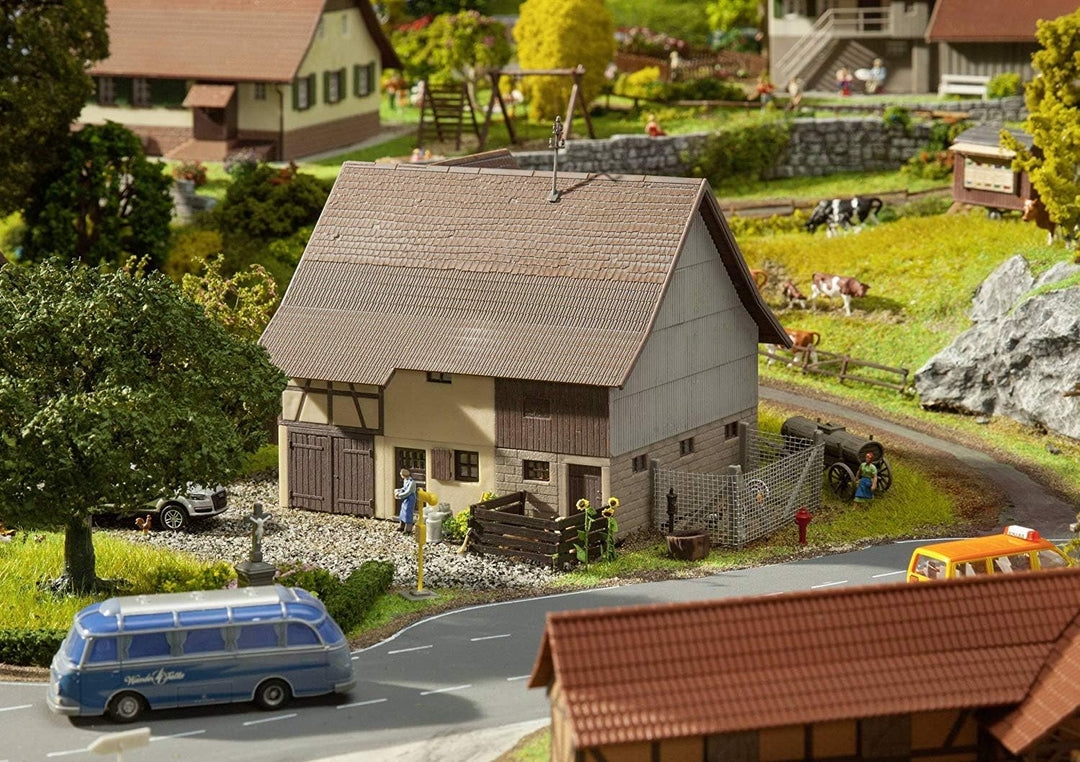 Faller FA 130557 Scheune mit Hocheinfahrt
